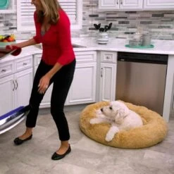 Peaceful Pooch L - Pluizig Hondenbed - 94cm Diameter - Opvouwbaar - In Verschillende Maten. Kattenbed - Wasbaar - Uitneembare Vulling - Ontspant Gewrichten En Spieren - Anti-slip Noppenbodem -Hondenartikelen Serie Winkel 1200x1200 729