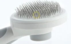 Merkloos Dierenborstel - Haarborstel Huisdieren - Borstel Voor Vacht Huisdier - Borstel Kat - Borstel Hond - Makkelijk Haar Verwijderen Met één Klik - Inclusief Speeltje - Kam Huisdier - Vachtverzorging - Massage 19 Merkloos Dierenborstel - Haarborstel Huisdieren - Borstel Voor Vacht Huisdier - Borstel Kat - Borstel Hond - Makkelijk Haar Verwijderen Met één Klik - Inclusief Speeltje - Kam Huisdier - Vachtverzorging - Massage -Hondenartikelen Serie Winkel 1200x751 3