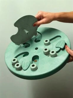 Nina Ottosson Dog Worker Composiet 34,5x34,5x5 Cm -Hondenartikelen Serie Winkel 900x1200 60